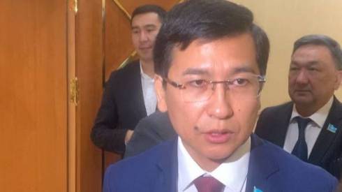Аймагамбетов ответил на заявление о бесполезности переноса последнего звонка на 1 июня