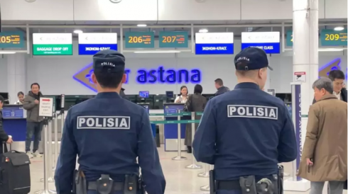 Нецензурно выражались: двух пьяных женщин сняли с рейса в аэропорту Алматы