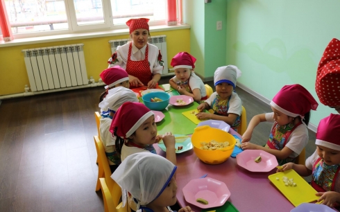 Заместитель акима Караганды посетил частный детский сад «Дарынды бала-3»