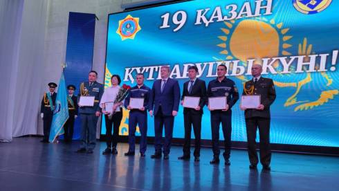 Почётными званиями и медалями наградили спасателей ДЧС Карагандинской области