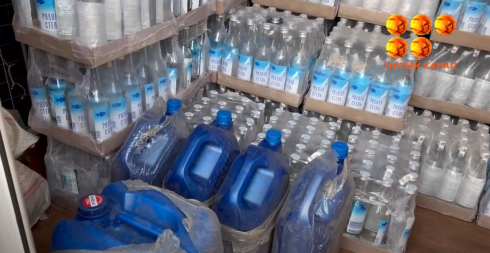 Больше 17 тысяч бутылок водки вылили и разбили правоохранительные органы в Караганде