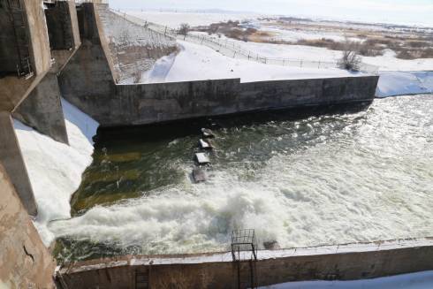 Подготовка к паводкам: Сброс воды из Шерубай-Нуринского водохранилища начали раньше обычного срока