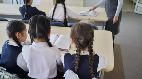 Срок приема документов в первый класс продлили в Казахстане