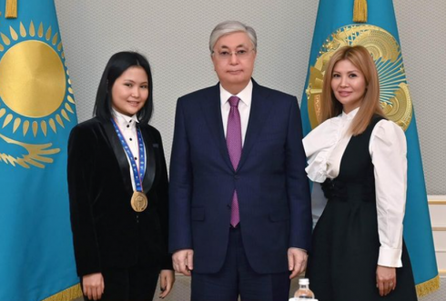 Глава государства лично поздравил чемпионку мира по блицу Бибисару Асаубаеву