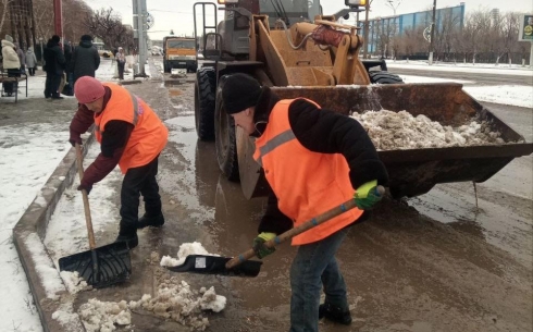 Как сегодня в Темиртау очищают дороги от снега