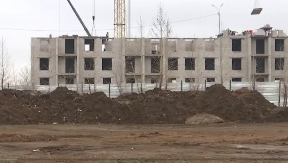 О возведении 12-этажного ЖК рядом с их частными домами узнали карагандинцы