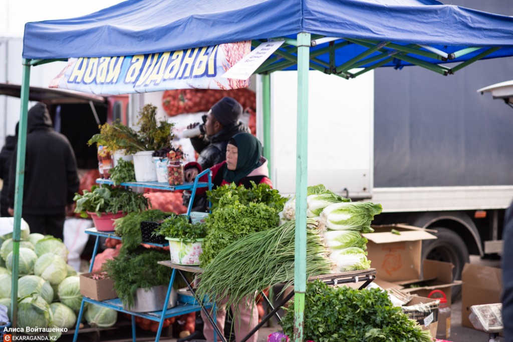 Бектенов поручил навести порядок на рынках страны