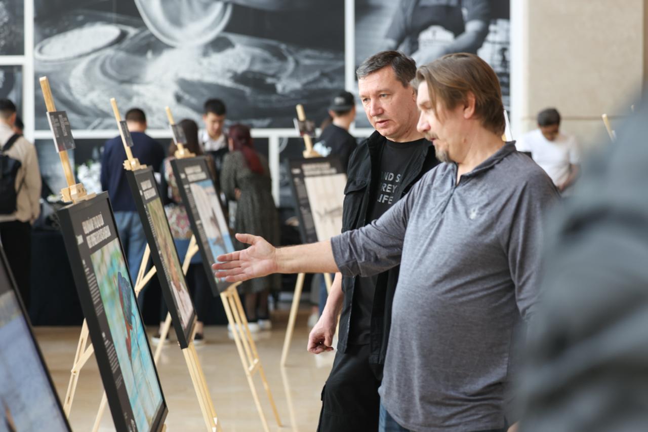 Под водой и на суше: в Алматы открылась фотовыставка о кораллах и редких животных