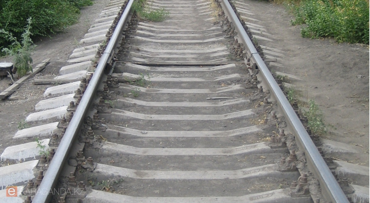 «Поезда стареют, пассажиров меньше»: Сенатор высказался о проблемах железных дорог в Казахстане