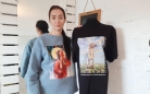 Одеться в искусство: карагандинка выпускает одежду с картинами казахстанских художников