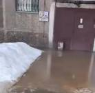 В Темиртау из-за порыва теплотрассы затопило целый двор