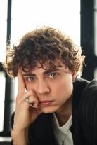 Михаил Сотников и Вероника Журавлева сыграют влюблённую пару в сериале Иви «История его служанки»