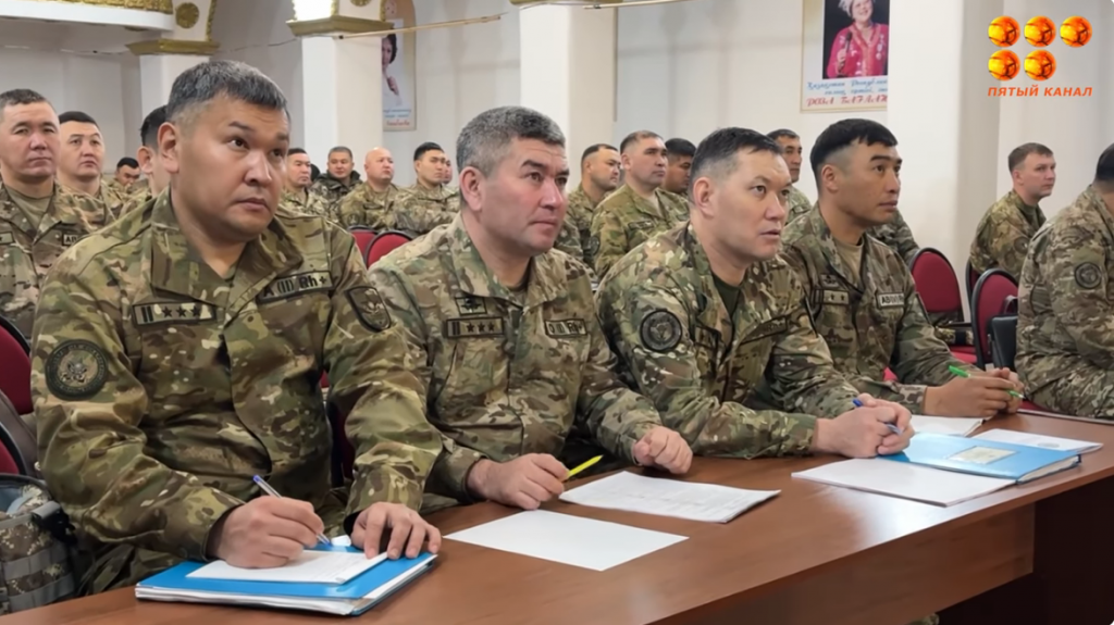 В Караганде руководящий состав воинских частей усадили за парты