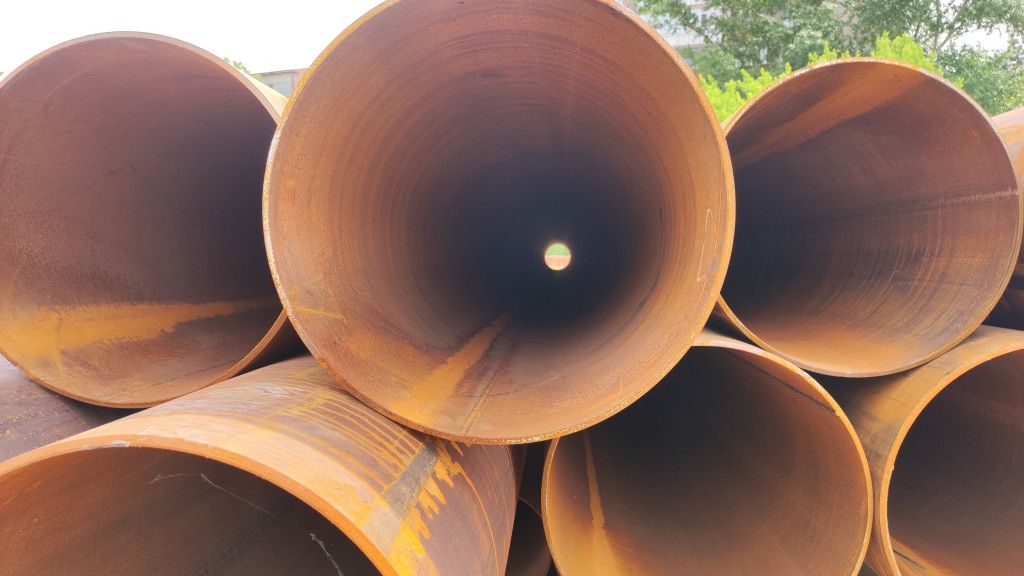 В Темиртау латают трубы летом, чтобы не замерзнуть зимой