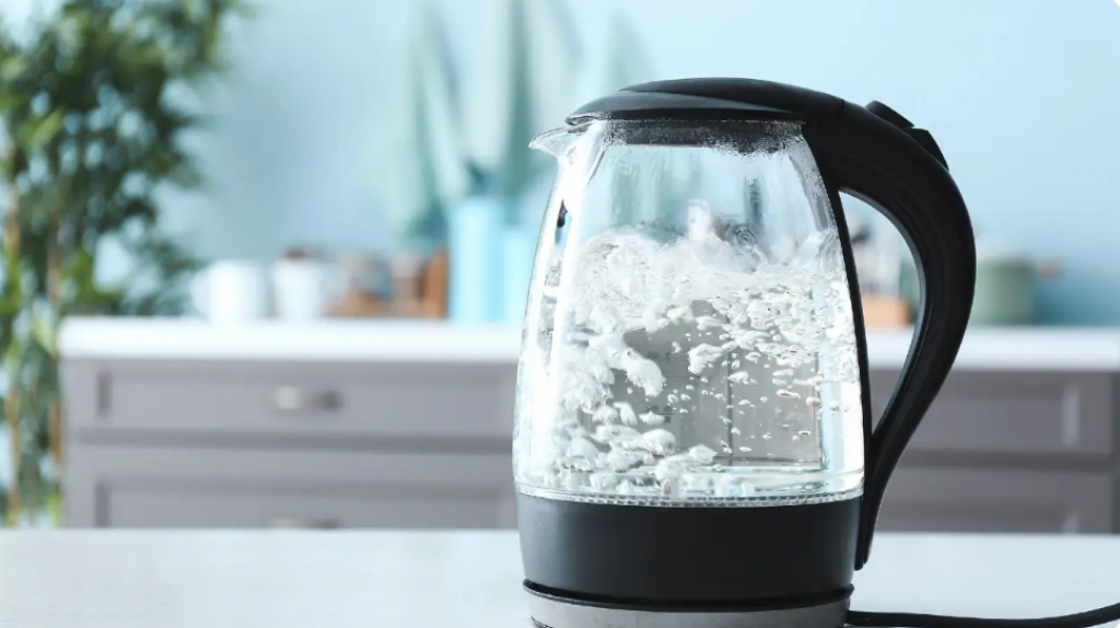 Потенциально опасные чайники, которые продавали в Казахстане, проверяет производитель