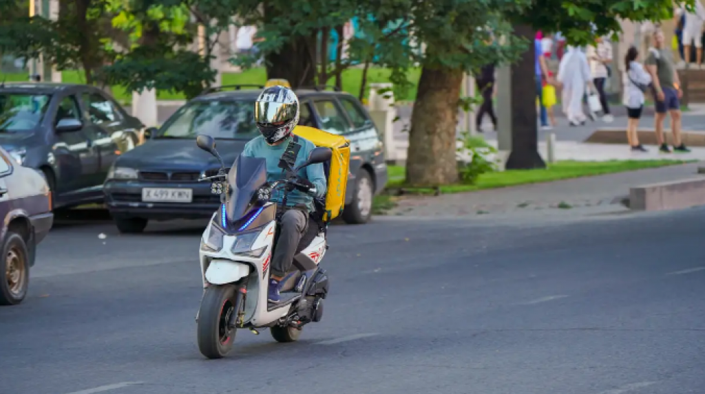 Нужно ли страховать мопед в Казахстане