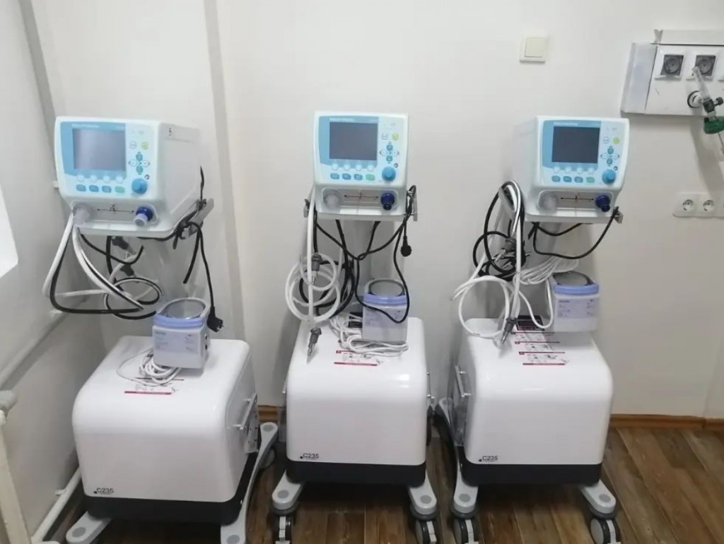 В Балхаше закупили новые аппараты ИВЛ для новорожденных