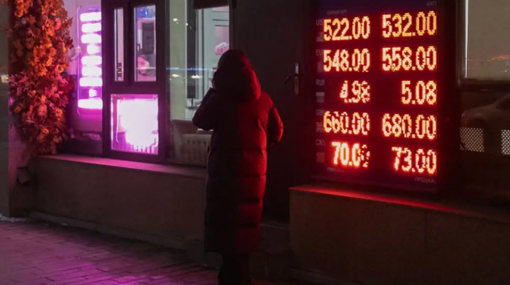 Табло с курсами валют исчезнут в Казахстане: обменники сделали заявление