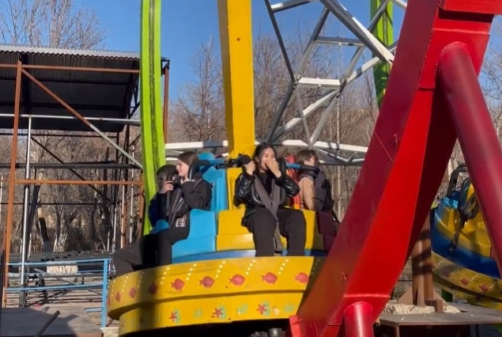 Девять аттракционов начали работать в карагандинском парке