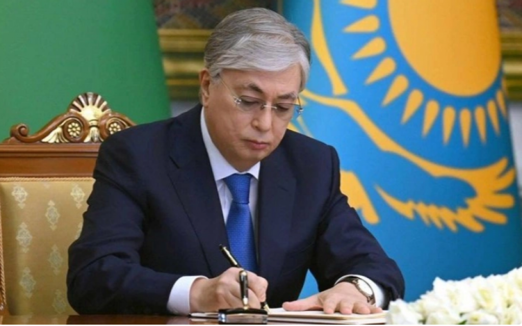 Президент подписал законы о вице-президенте, Курултае и Халық Кеңесі