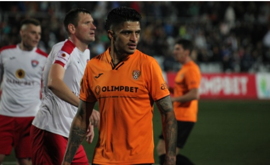 Рохер Каньяс продлил контракт с карагандинским 