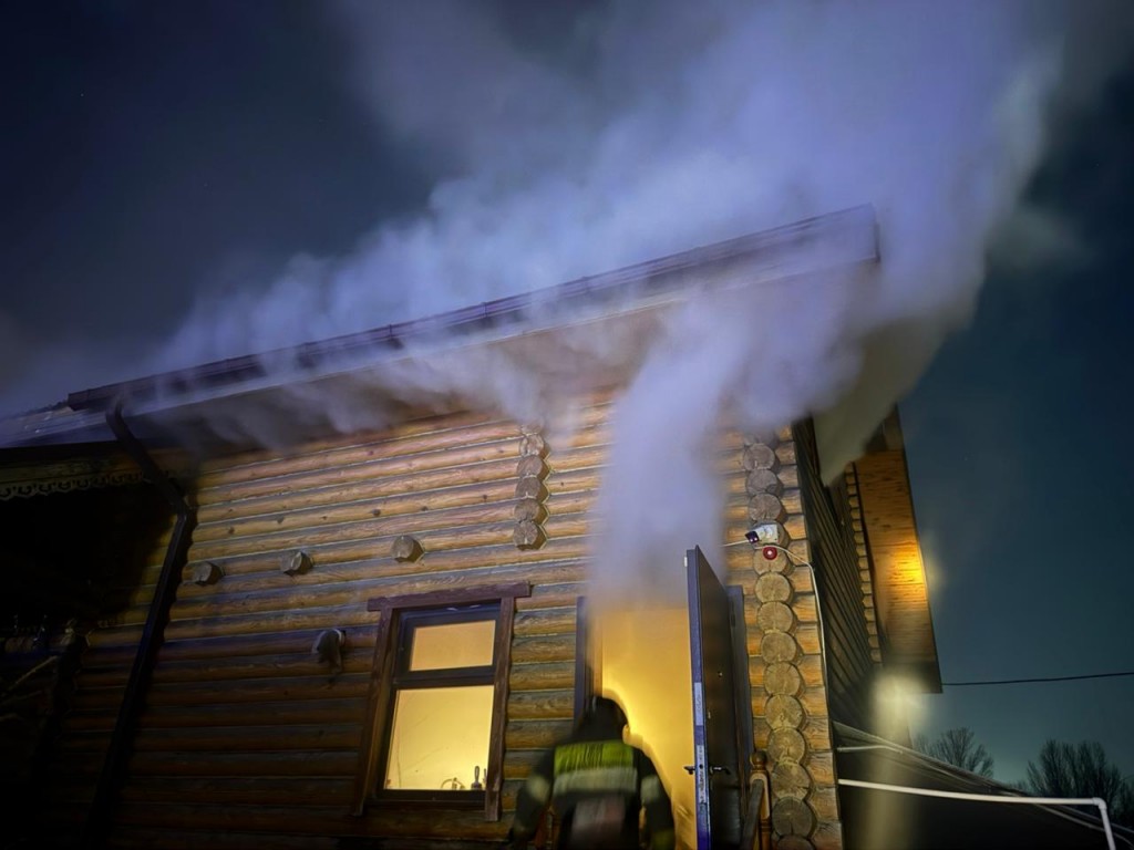 Қарағандыда өрт монша кешенін жойып жібере жаздады