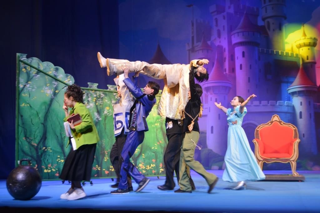 Премьеру новогодней сказки представили в карагандинском театре имени Сейфуллина