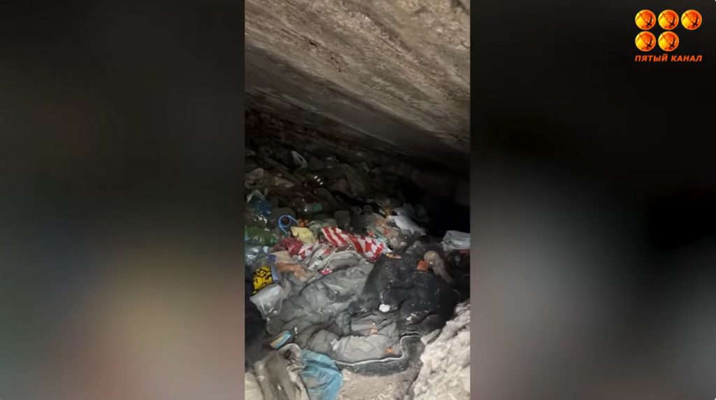 Жители дома по улице Аманжолова забили тревогу, когда в квартирах стало буквально нечем дышать