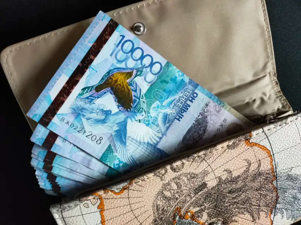 Как долго останутся в обороте старые купюры номиналом 5 и 10 тысяч тенге