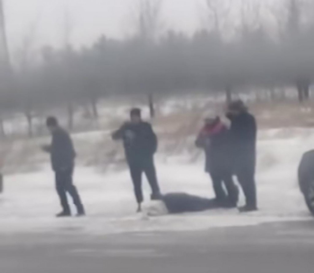 Мужчину-контролера сбили на одной из остановок в Караганде