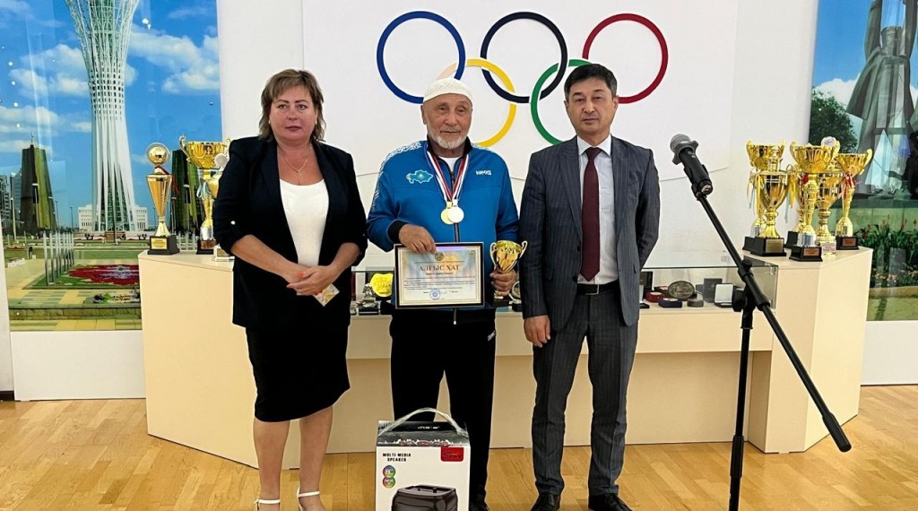 75-летний аксакал из поселка Агадырь стал чемпионом мира по пауэрлифтингу