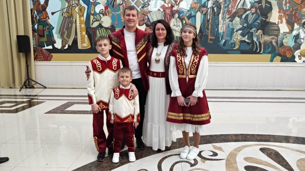 Сараннан келген отбасы 