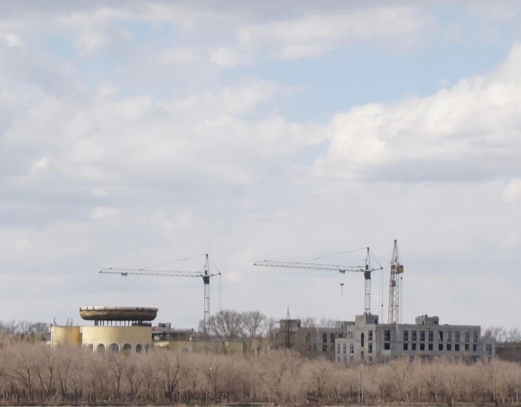 Что там рядом с «Чайкой»? Карагандинцы озаботились новостройкой близ Центрального парка