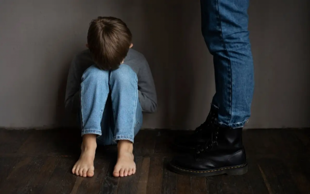 Орыс жезөкше анасы Таня апай көршінің баласымен «оны» істегенді ұнатады... автобуста кискаға тию