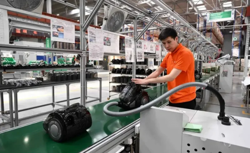 Одежда и техника: какие импортные товары замещает казахстанское производство