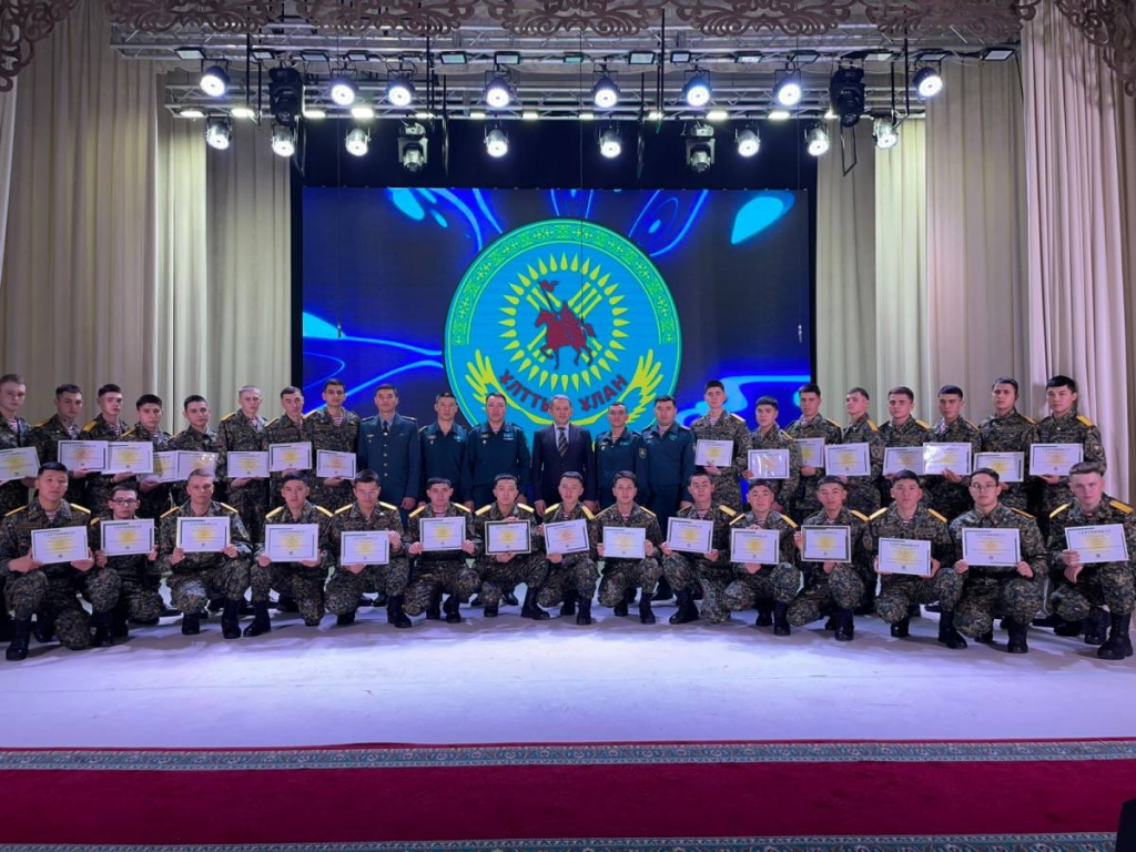 34 образовательных гранта вручены военнослужащим Нацгвардии воинской части