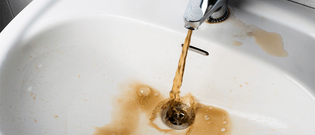 Что это такое? Карагандинка пожаловалась на качество холодной воды