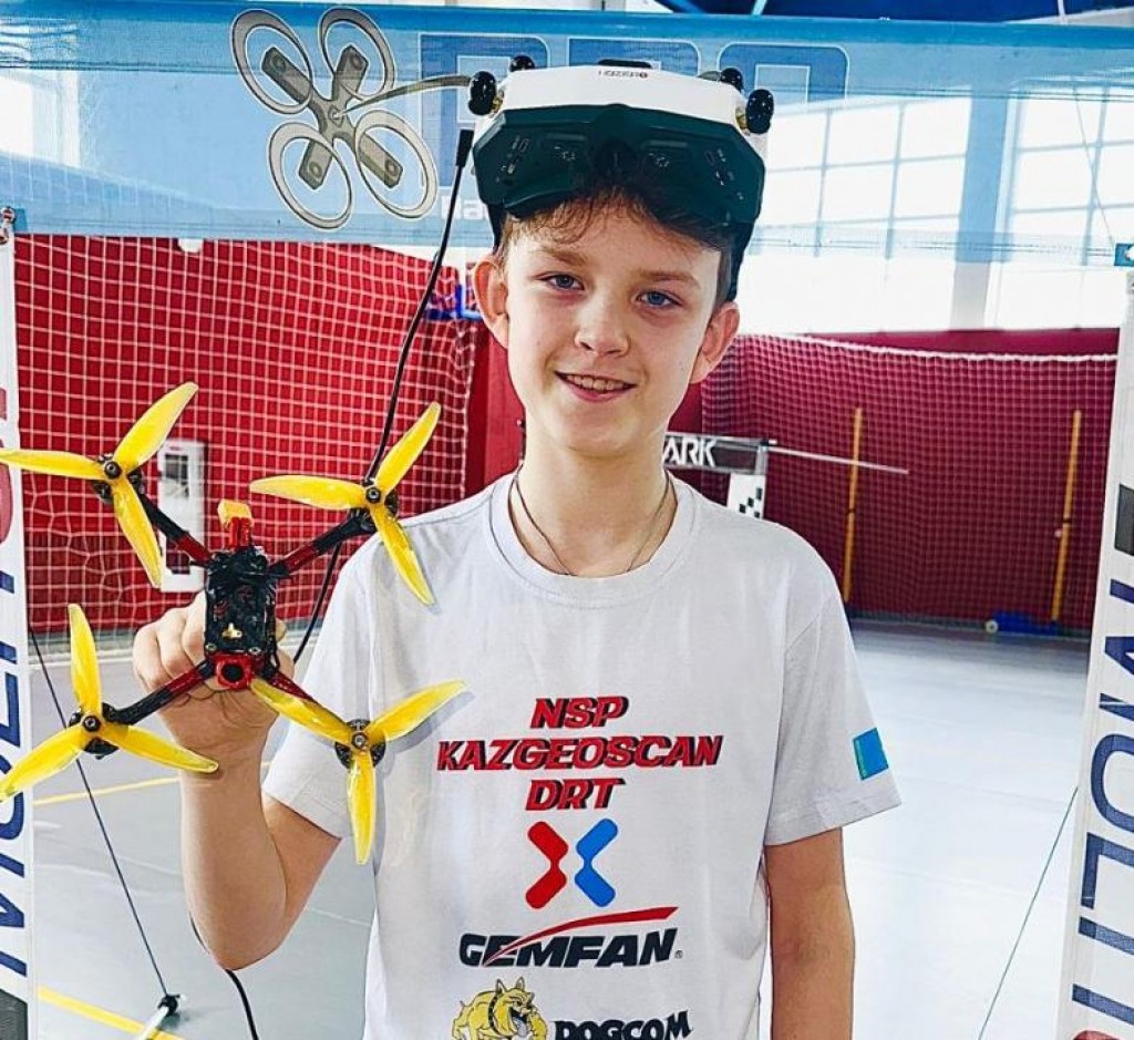 Қарағандыдан келген оқушы дрон-жарыстан ел чемпионатында төрт алтын алды