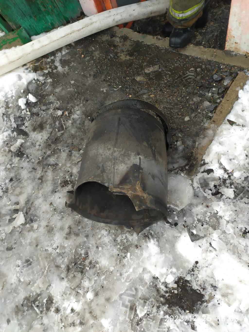 В Караганде в результате пожара взорвался газовый баллон