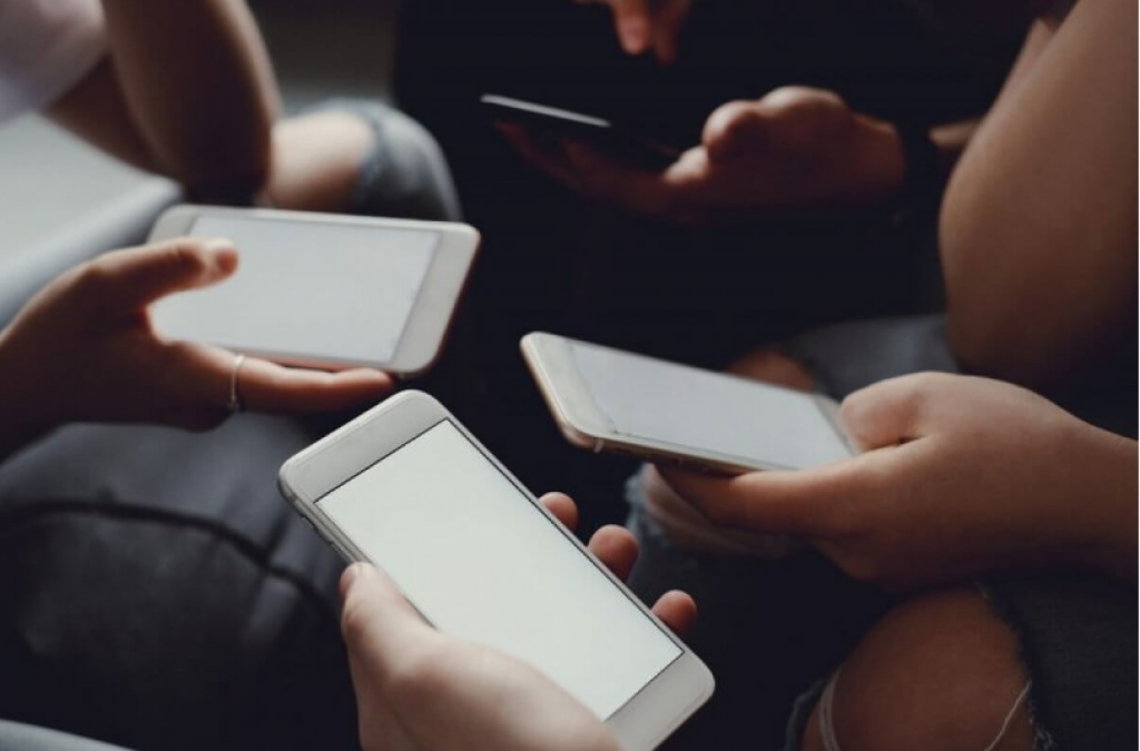 Любимую марку телефона казахстанцев назвало международное агентство