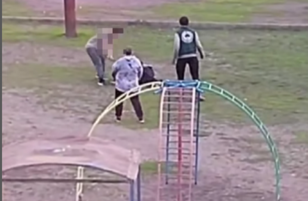 Жестокое избиение мужчины в Карагандинской области попало на видео