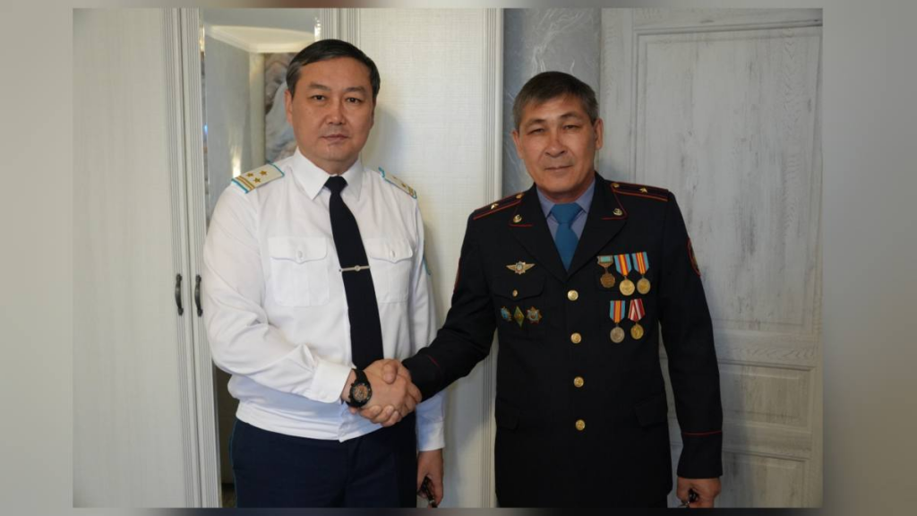 Живая легенда: в Караганде почтили героя полиции 90-х