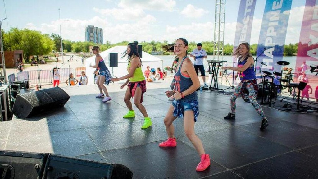 Бесплатные Zumba-тренировки стартуют в парке Караганды