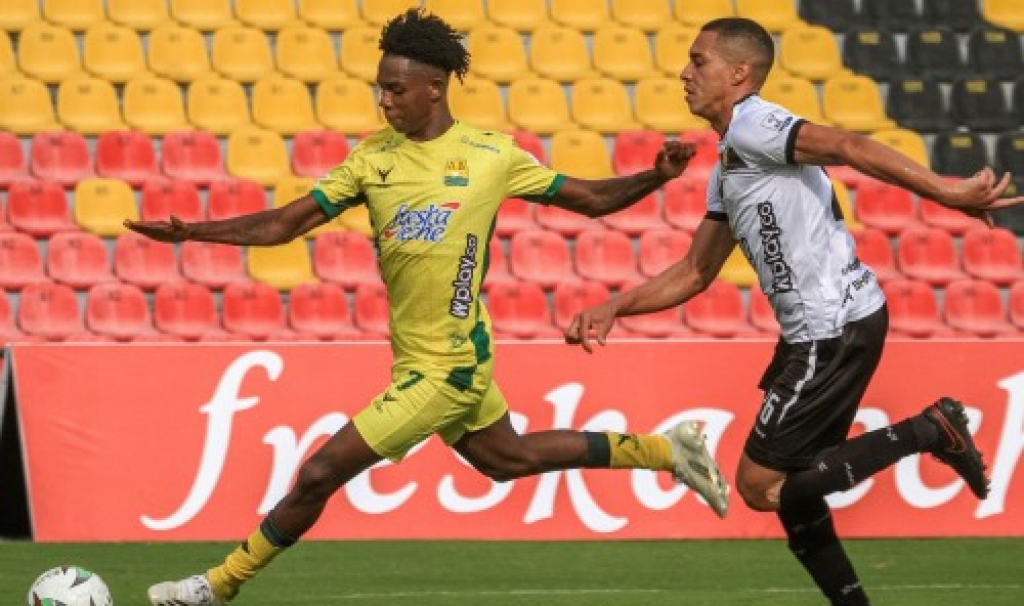 Колумбийский нападающий прибыл в клуб 