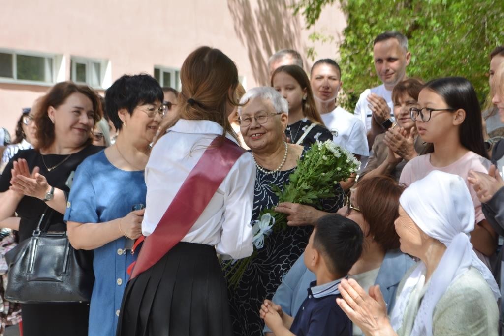 Сколько раз школы могут продлить трудовой договор с учителем-пенсионером в Казахстане