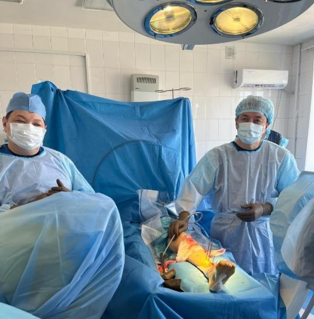 Впервые в Казахстане карагандинские хирурги сделали операцию по замене голеностопного сустава