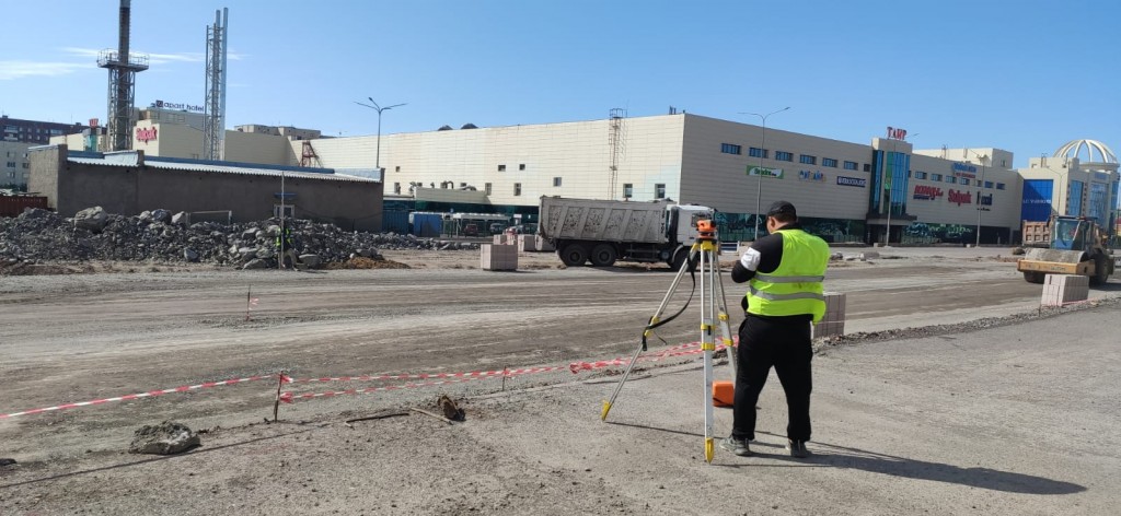 Аким области проверил, как идет ремонт дорог в Караганде