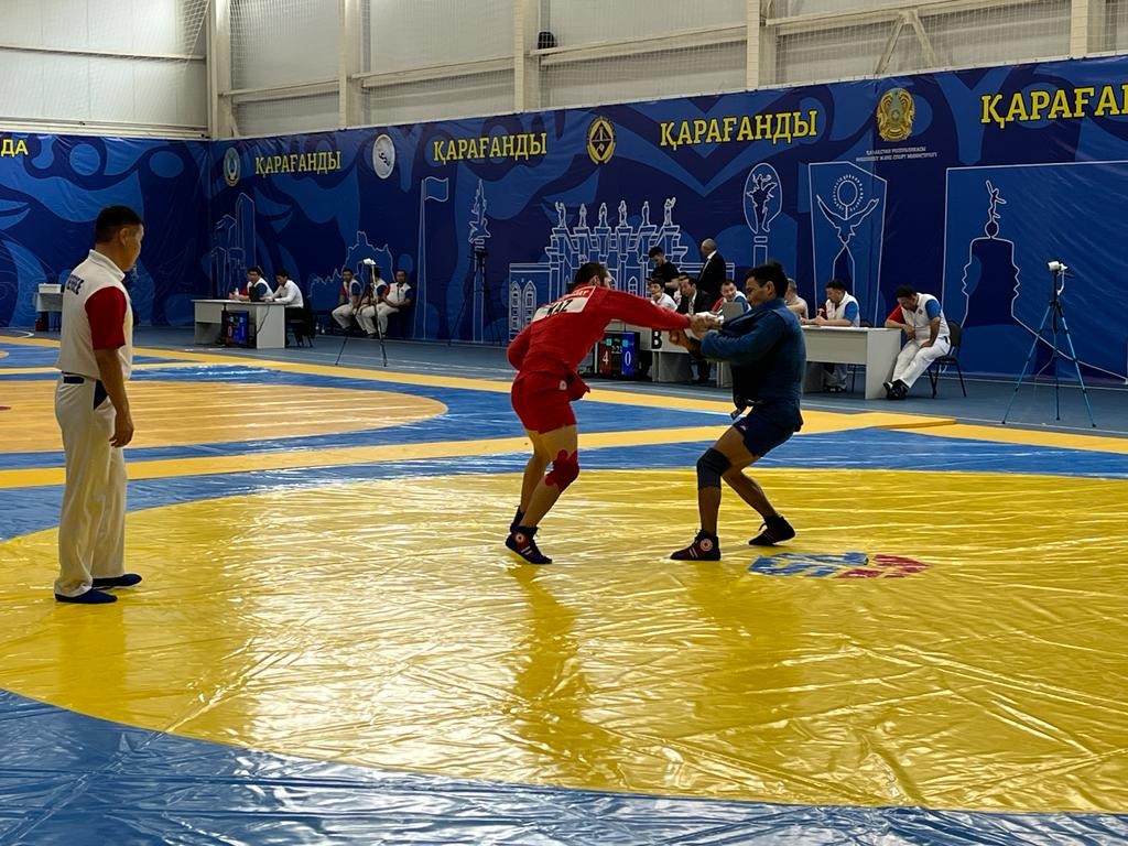 В Караганде проходит республиканский чемпионат по самбо