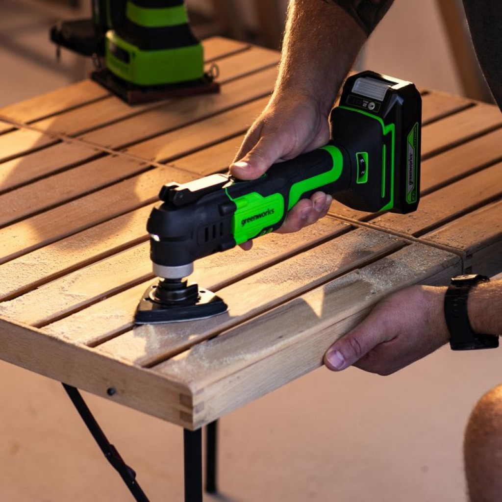 Новые горизонты точности и универсальности: аккумуляторные кромочный фрезер и реноватор Greenworks