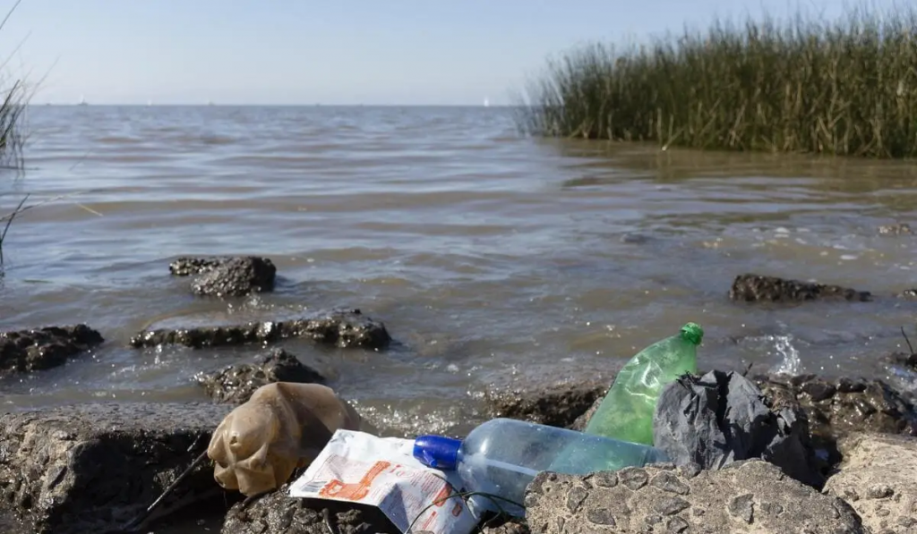 Какие предприятия загрязняют воду в Казахстане, рассказали в Минэкологии